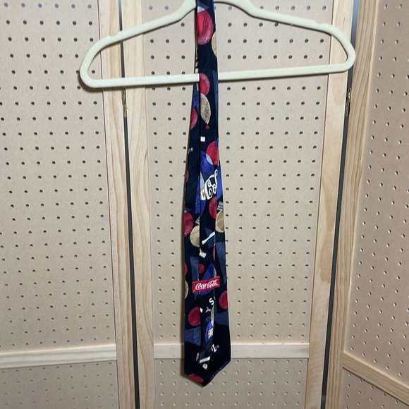🍀5/$25🍀 Vintage Coca-Cola Tie - Picture 5 of 8